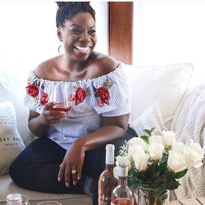 Off the shoulder embroidery top